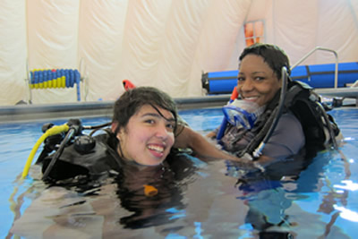 Samantha and Katherine demonstrate excellent buddy skills at a pool session in Tallahassee while SCUBA diving
